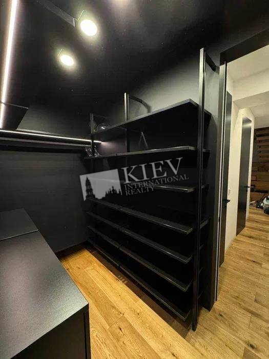 st. Spasskaya 35 Living Room Flatscreen TV, Walk-in Closets One Walk-in Closet