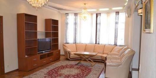 Three-bedroom Apartment st. Lesi Ukrainki 23 4726