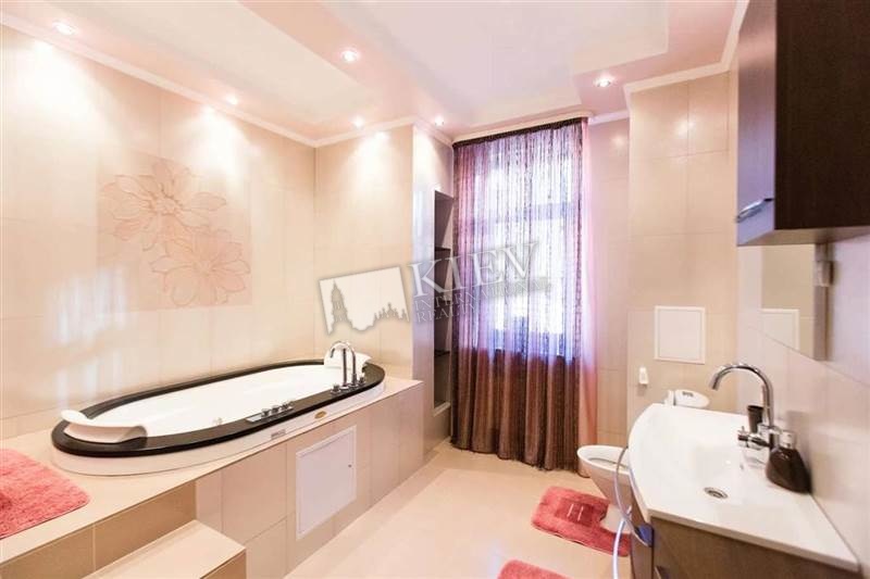 Three-bedroom Apartment st. Gonchara 35 8572