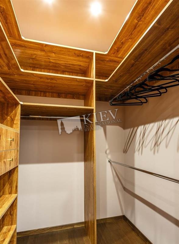 st. 40-letiya Oktyabrya 60 Elevator Yes, Living Room Flatscreen TV, Fold-out Sofa Set