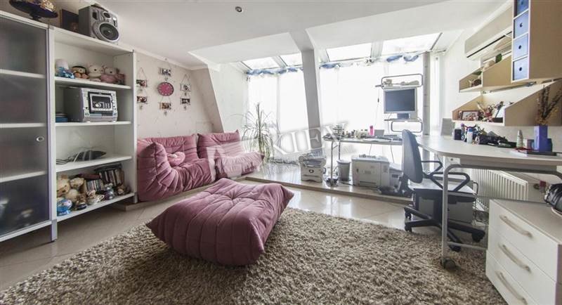 st. Lvovskaya 4 Living Room Fireplace, Flatscreen TV, L-Shaped Couch, Master Bedroom 1 Double Bed, Ensuite Bathroom, Walk-in Closet