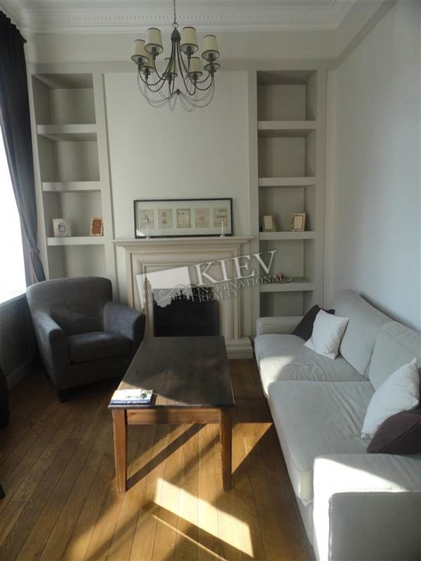 st. Desyatinnaya 1/3 Kiev Apartment for Rent 900