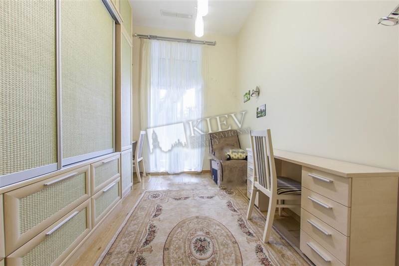 st. per. Lipskiy 3 Living Room Flatscreen TV, L-Shaped Couch, Parking Dedicated Parking Space (Yard)