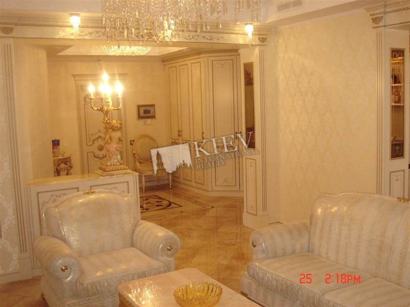 st. Bulvar Shevchenko 27B Long Term Apartment in Kiev 1035