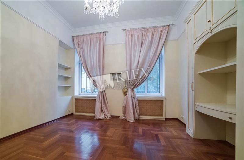 st. Reytarskaya 41 Bedroom 2 Guest Bedroom, Living Room Fireplace, Flatscreen TV, L-Shaped Couch