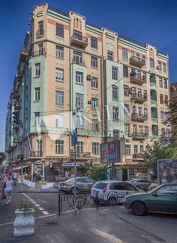 st. Lva Tolstogo 11 Long Term Apartment in Kiev 4038