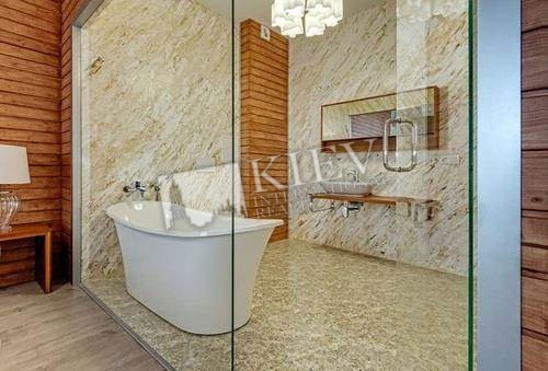 st. Lesi Ukrainki 7B Living Room Flatscreen TV, Fold-out Sofa Set, Bathroom 1,5 Bathrooms, Bathtub, Shower, Washing Machine