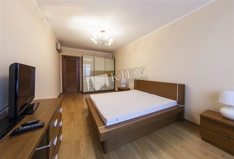 st. Kruglouniversitetskaya 3-5 Living Room Flatscreen TV, Home Cinema, L-Shaped Couch, Interior Condition Bare Walls