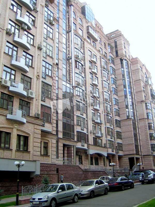 st. Patorzhinskogo 14 Kiev Long Term Apartment 1775