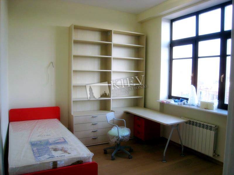 Three-bedroom Apartment st. Pirogova 6A 2442