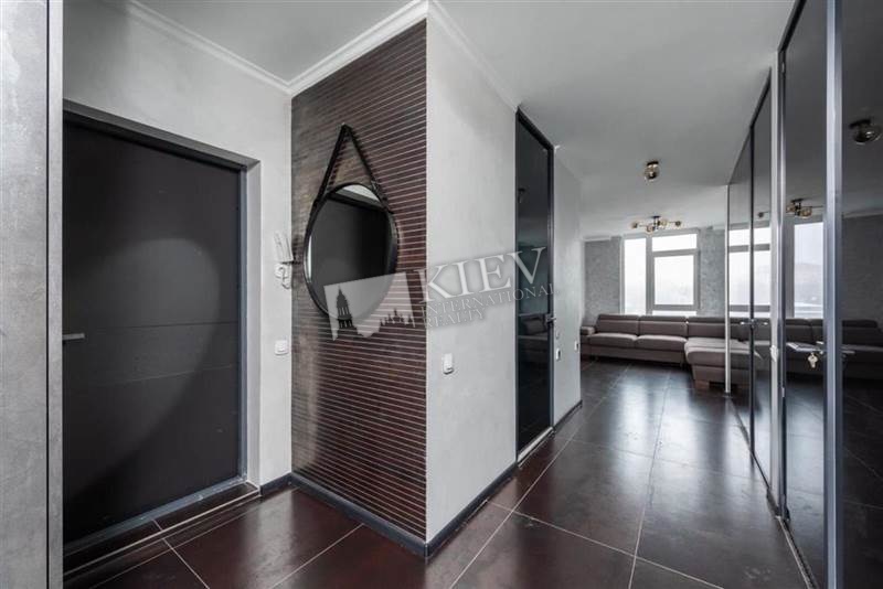 st. Kudri 7 Master Bedroom 1 Double Bed, TV, Walk-in Closet, Writing Table, Elevator Yes
