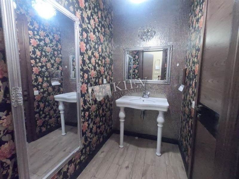 st. Vozdvizhenskaya 22 Bathroom 2 Bathrooms, Furniture No Furniture
