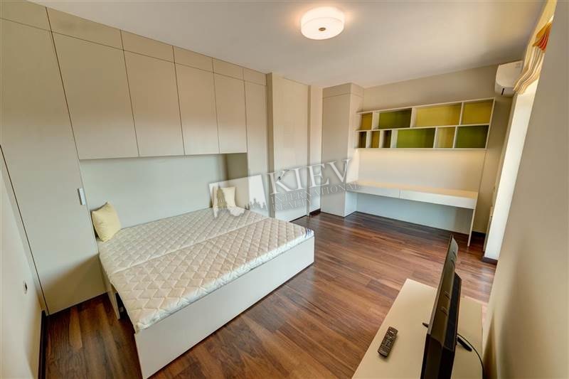 Three-bedroom Apartment st. Gogolevskaya 14 9773