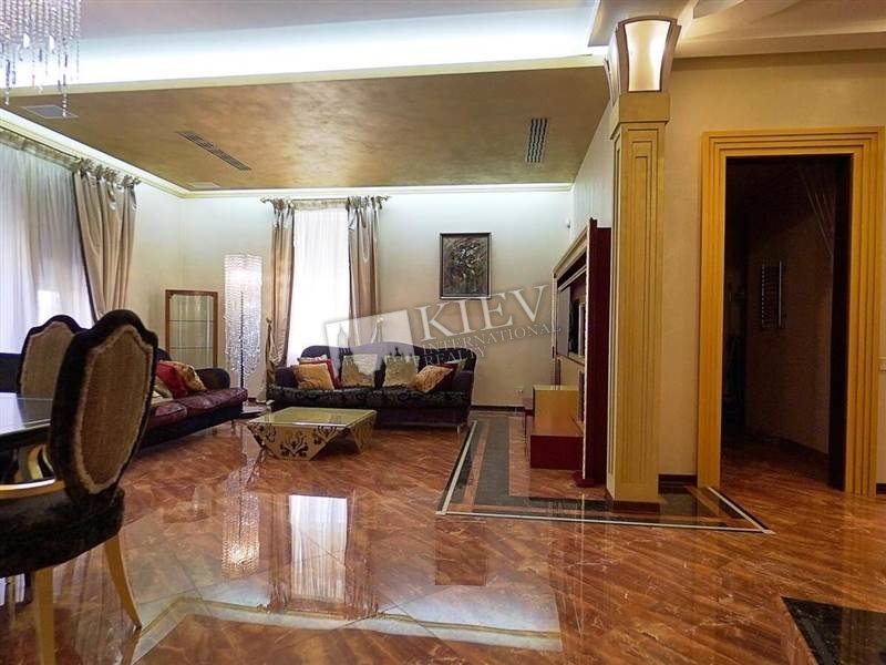 st. Vozdvizhenskaya 21-23 Living Room Flatscreen TV, L-Shaped Couch, Master Bedroom 1 Double Bed, TV