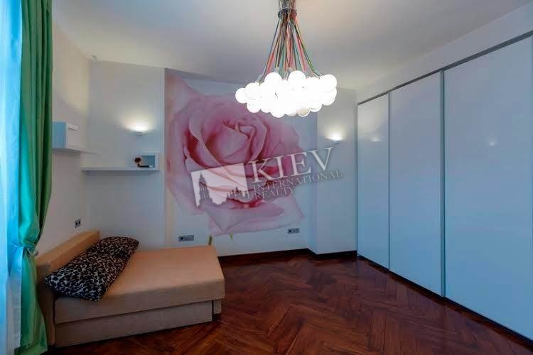 st. Ivana Franko 4b Master Bedroom 1 Double Bed, Ensuite Bathroom, TV, Walk-in Closet, Elevator Yes