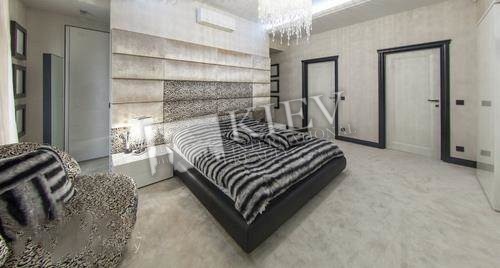 Three-bedroom Apartment st. Glazunova 13 5068