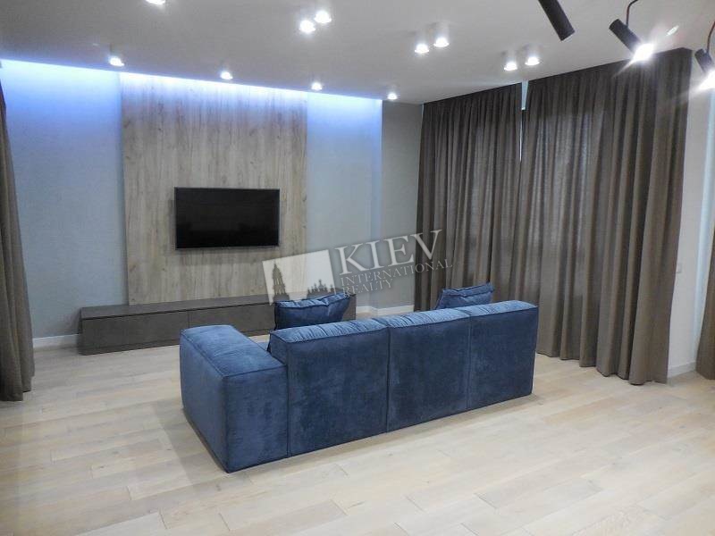 st. 40-let Oktyabrya 60 Walk-in Closets One Walk-in Closet, Living Room Flatscreen TV, Fold-out Sofa Set