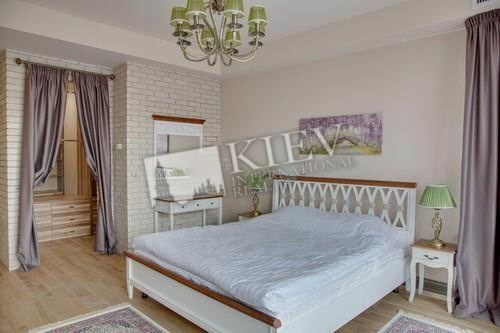 Two-bedroom Apartment st. Klovskiy spusk 7 5125