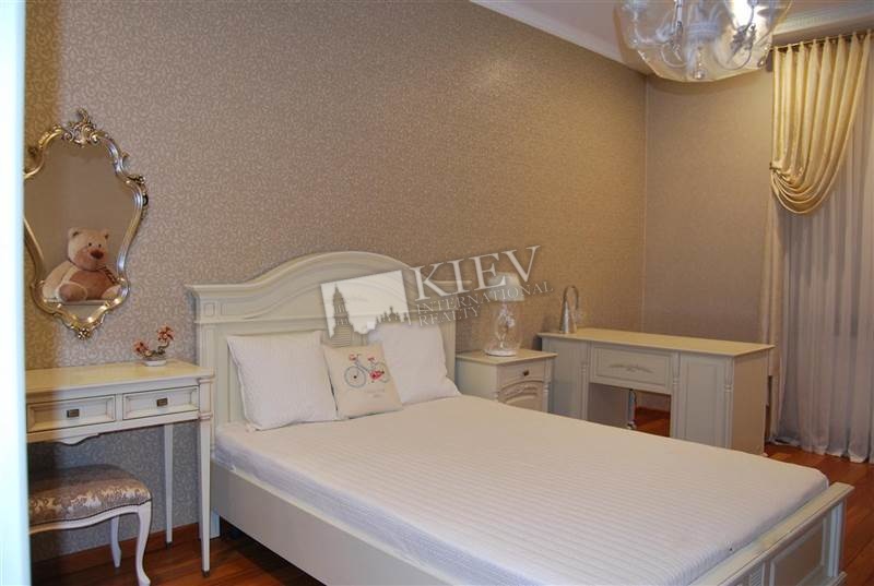 st. Zverinetskaya 59 Kiev Apartment for Rent 8738