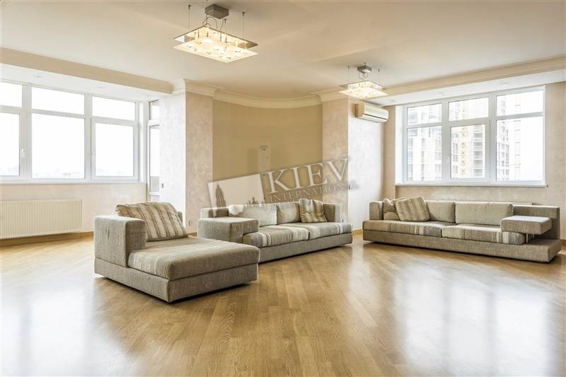 st. Predslavinskaya 31/11 Interior Condition 3-5 Years, Living Room Flatscreen TV, Fold-out Sofa Set