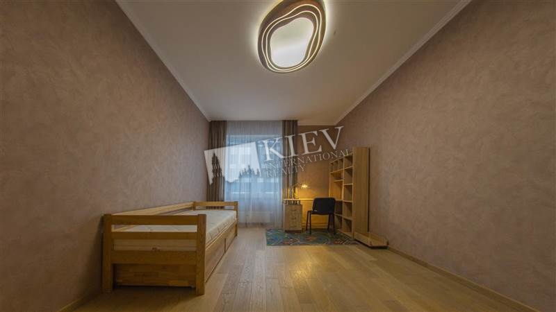 Three-bedroom Apartment st. Dimitrova 4 13397