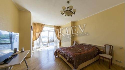 Three-bedroom Apartment st. Krasnoarmeyskaya 72 2757