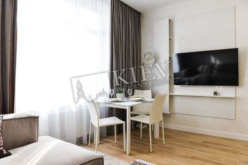 st. Dragomirova 17 Master Bedroom 1 Double Bed, TV, Writing Table, Residential Complex Novopecherskie Lipki
