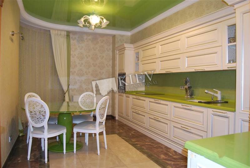 st. Zverinetskaya 59 Living Room Flatscreen TV, Fold-out Sofa Set, Bathroom 2 Bathrooms, Bathtub, Shower, Washing Machine