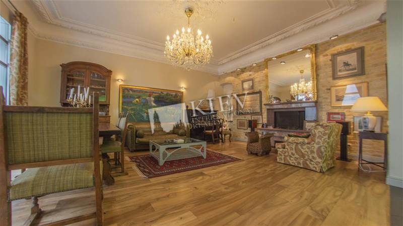st. Desyatinnaya 1/3 Long Term Apartment in Kiev 16689