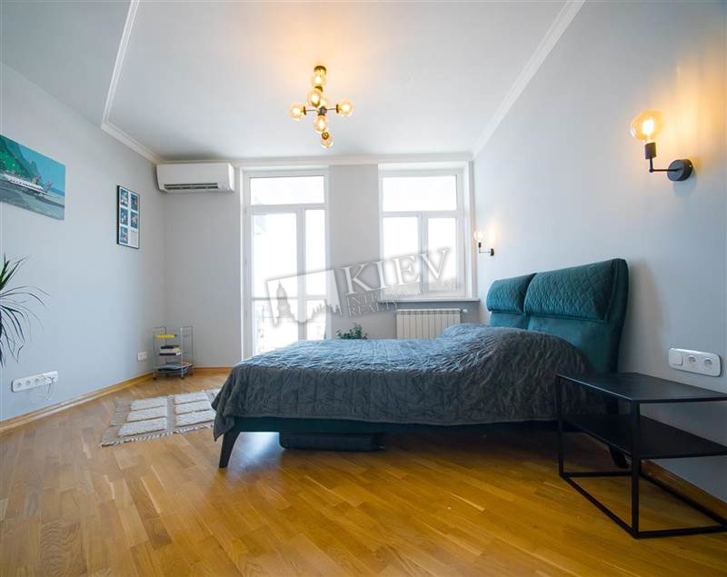 Three-bedroom Apartment st. Shota Rustaveli 27 16352