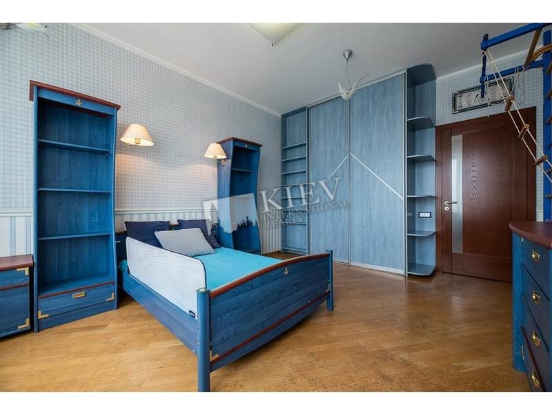 Three-bedroom Apartment st. Dmitrievskaya 13A 10542