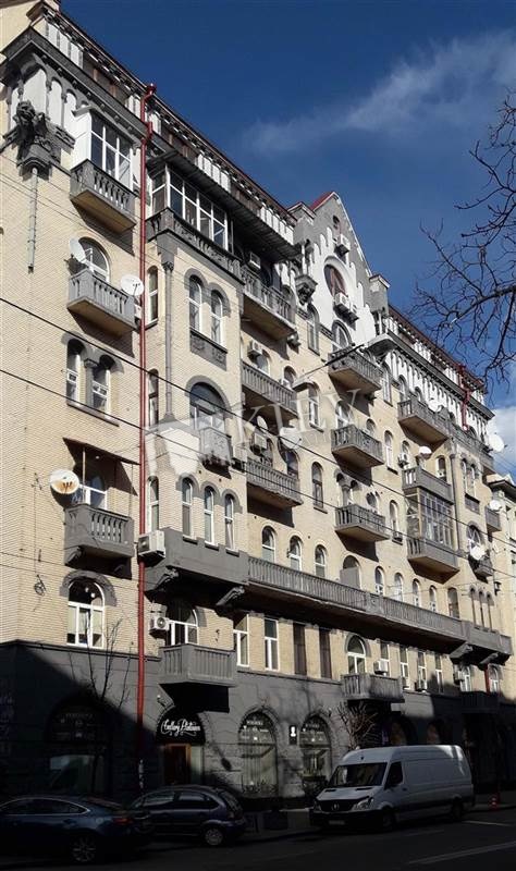 Poshtova Square Kiev Long Term Apartment