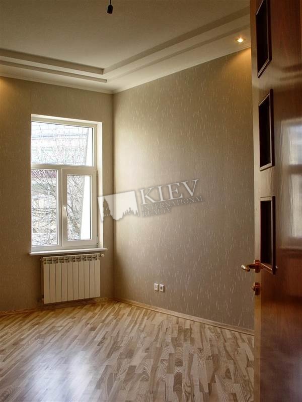 Poshtova Square Long Term Apartment in Kiev