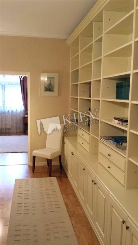 st. Pavlovskaya 18 Master Bedroom 1 Double Bed, TV, Walk-in Closet, Interior Condition 1-2 Years Old
