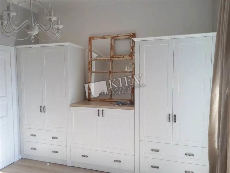 st. Lesi Ukrainki 7V Living Room Flatscreen TV, Fold-out Sofa Set, Interior Condition Brand New