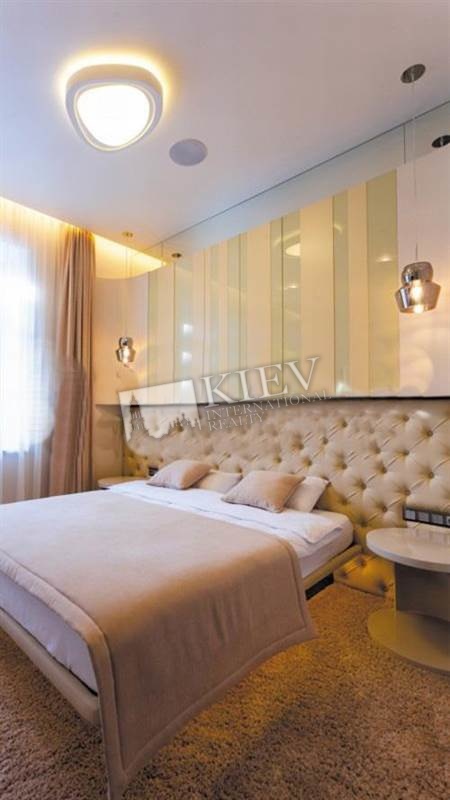 st. Kreschatik 15 Master Bedroom 1 Double Bed, Living Room Flatscreen TV, L-Shaped Couch
