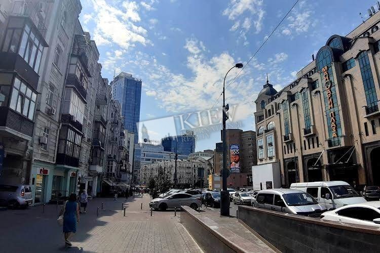 Palats Sportu Apartment for Sale in Kiev