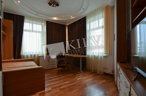 st. Lesi Ukrainki 30b Living Room Flatscreen TV, L-Shaped Couch, Interior Condition 1-2 Years Old