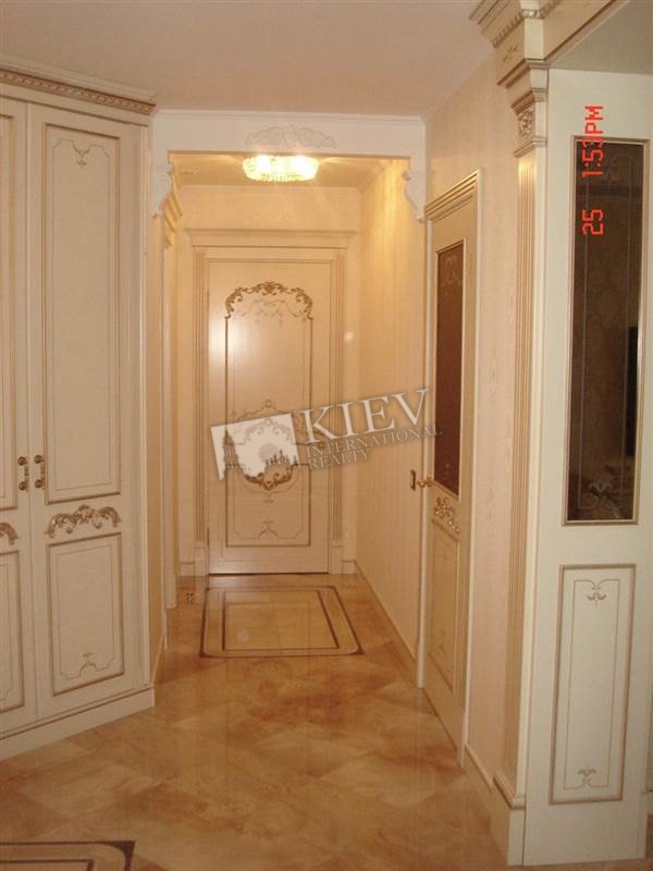 Three-bedroom Apartment st. Bulvar Shevchenko 27B 1035