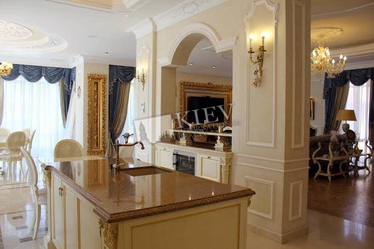 st. Belitskaya Kitchen Dining Room, Dishwasher, Interior Condition Brand New