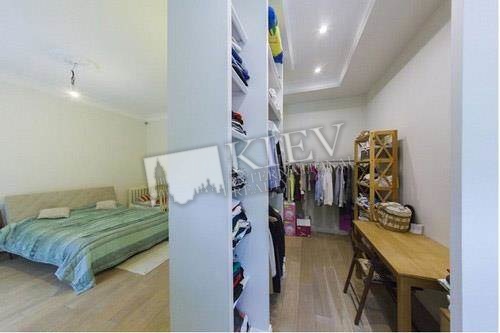 st. Kozhemyatskaya 14V Master Bedroom 1 Double Bed, TV, Walk-in Closet, Furniture Flexible