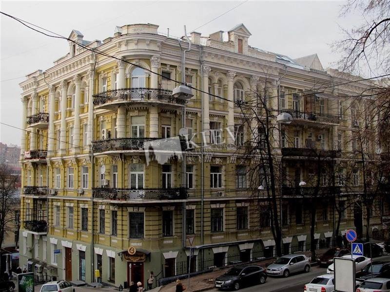Three-bedroom Apartment st. Zankovetskoy 10 2996