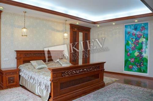 st. Vladimirskaya 49A Living Room Flatscreen TV, Fold-out Sofa Set, Walk-in Closets One Walk-in Closet