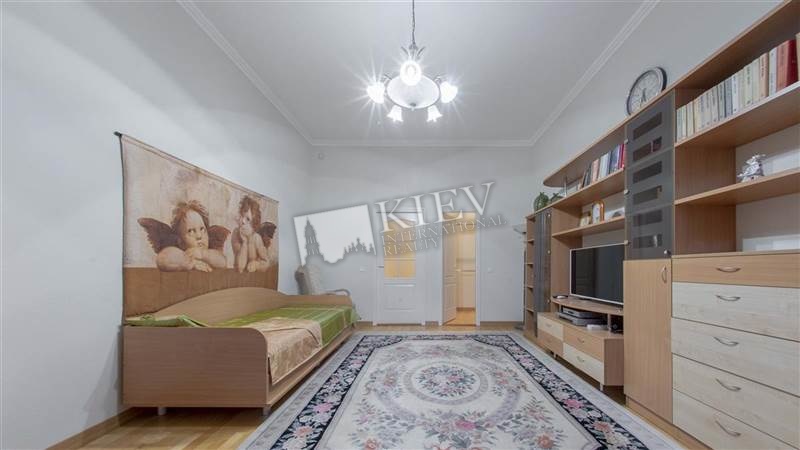 st. Mihaylovskaya 16A Living Room Flatscreen TV, Fold-out Sofa Set, Parking Yard Parking