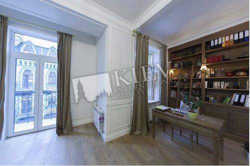 st. Kozhemyatskaya 14V Interior Condition Brand New, Living Room Fireplace, Flatscreen TV, Fold-out Sofa Set