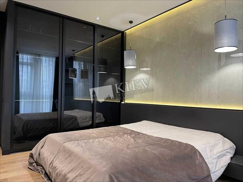 st. Predslavinskaya 53 Master Bedroom 1 Double Bed, Living Room Flatscreen TV, Fold-out Sofa Set