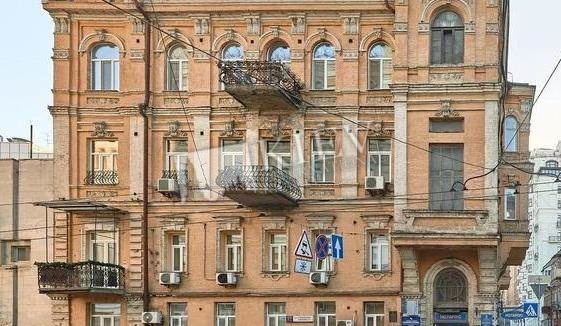st. Sofievskaya 17 Kiev Apartment for Sale 19106