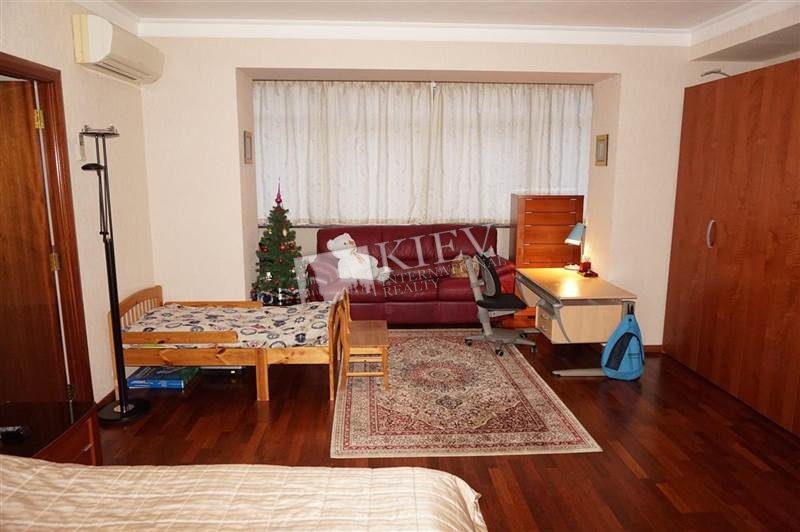 Pechers'ka Apartment for Rent in Kiev