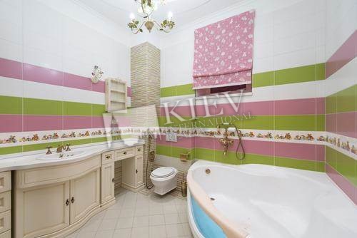 Three-bedroom Apartment st. Protasov Yar 8 11482