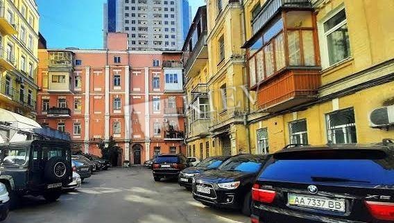 One-bedroom Apartment st. Zhilyanskaya 7A 19093
